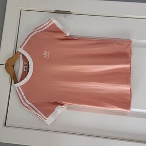 Adidas peach/orange with 3 white stripes t-shirt!